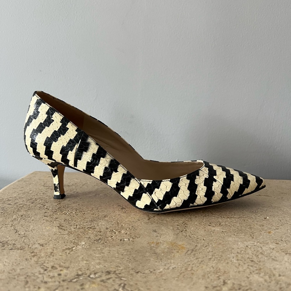Via Spiga low kitten heel in black and white - Picture 7 of 14